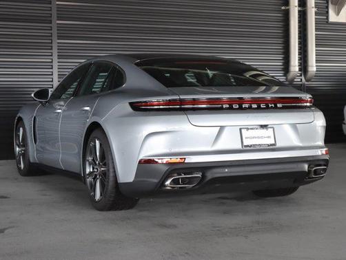 2026 Porsche Panamera 4 dr