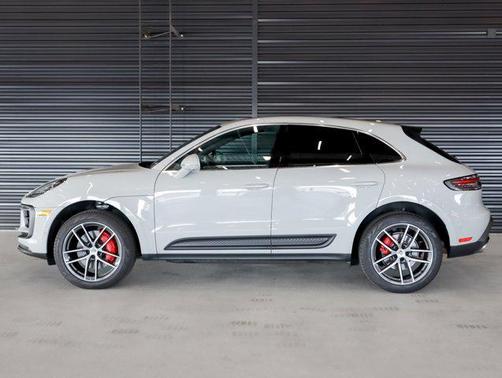 2025 Porsche Macan Base