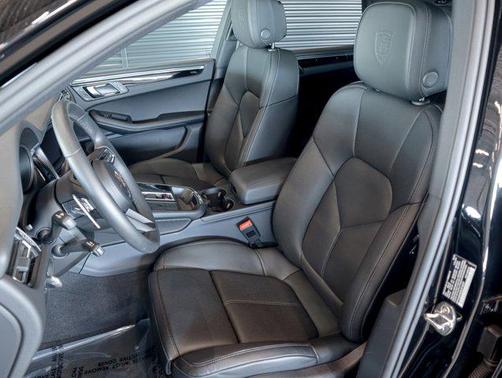 2025 Porsche Macan AWD