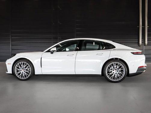 2025 Porsche Panamera 4