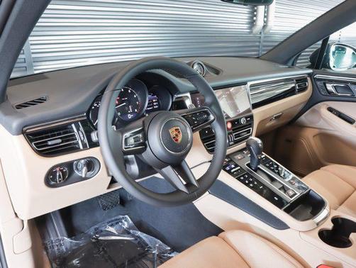 2026 Porsche Macan AWD