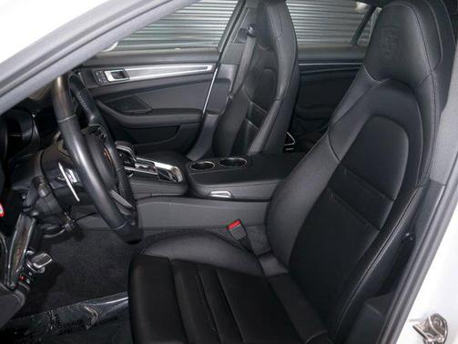 2023 Porsche Panamera Platinum Edition