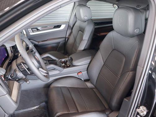 Chromite Black Metallic 2026 Porsche Cayenne Cayenne