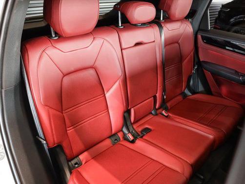 2022 Porsche Cayenne Cayenne