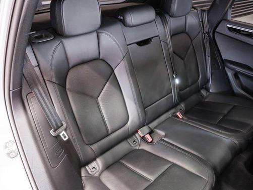 2024 Porsche Macan AWD