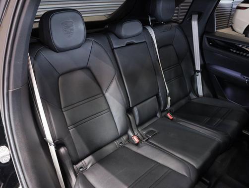 Black 2023 Porsche Cayenne Cayenne E-Hybrid Platinum Edition