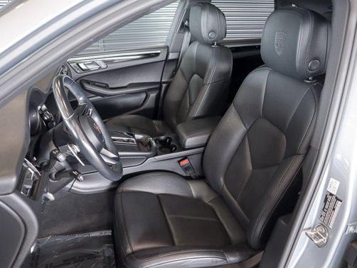 Dolomite Sil 2022 Porsche Macan Macan