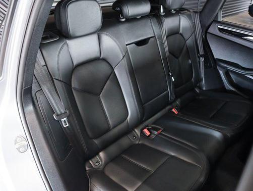 Dolomite Sil 2022 Porsche Macan Macan