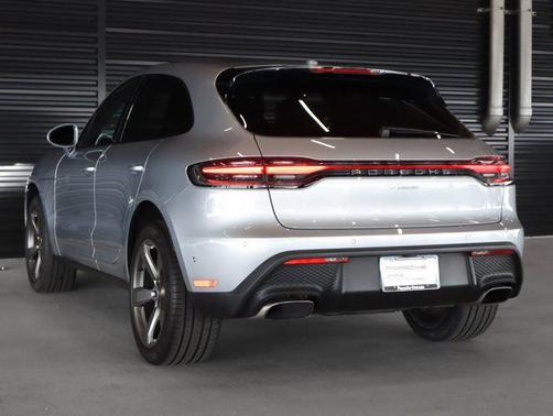 Dolomite Sil 2022 Porsche Macan Macan