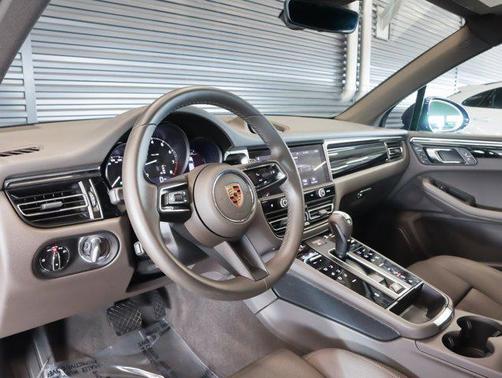 Gentian Blue Metallic 2023 Porsche Macan Macan