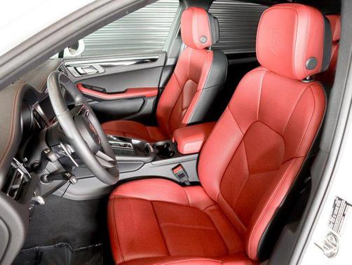 2025 Porsche Macan AWD