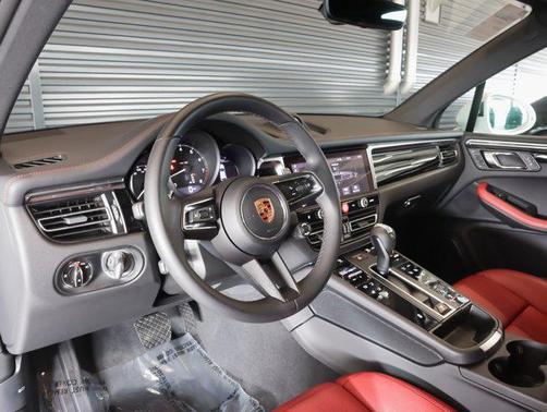 2025 Porsche Macan AWD