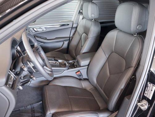 2025 Porsche Macan AWD