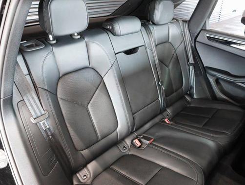 2025 Porsche Macan AWD