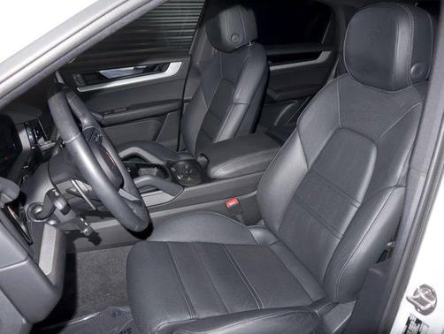 2024 Porsche Cayenne Coupe