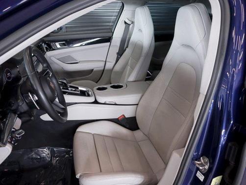 2022 Porsche Panamera 