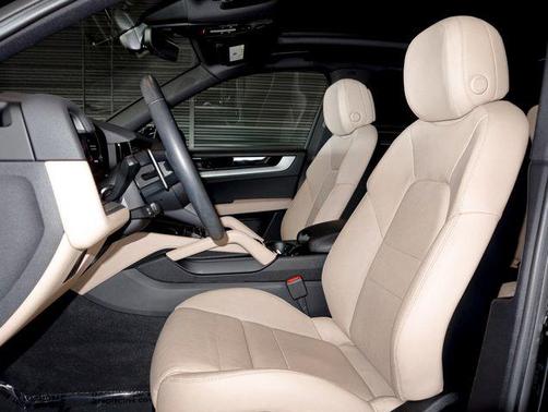 2025 Porsche Cayenne AWD