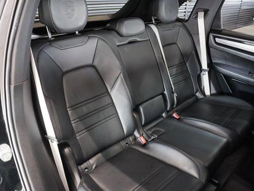 2022 Porsche Cayenne Platinum Edition