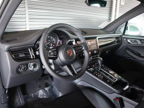 2026 Porsche Macan AWD