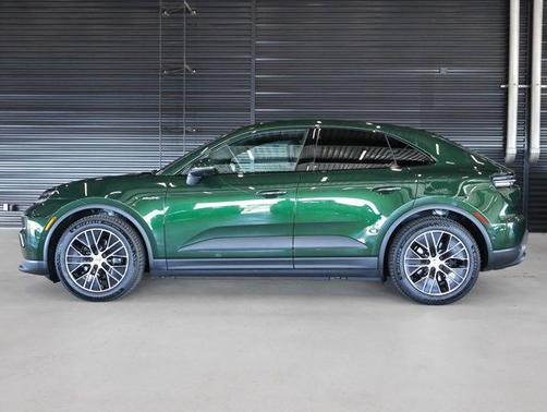 2025 Porsche Macan 4