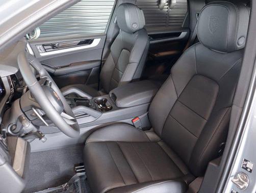 Dolomite Silver Metallic 2026 Porsche Cayenne Cayenne E-Hybrid