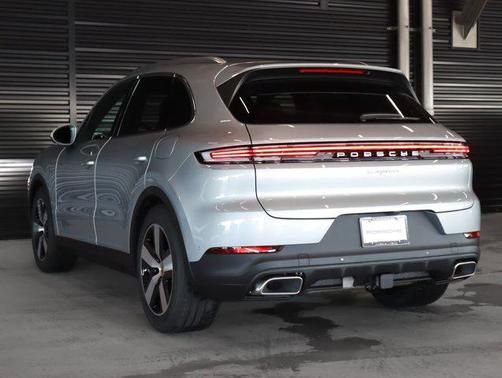 Dolomite Silver Metallic 2026 Porsche Cayenne Cayenne E-Hybrid