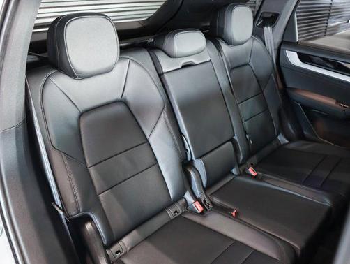 Dolomite Silver Metallic 2026 Porsche Cayenne Cayenne E-Hybrid