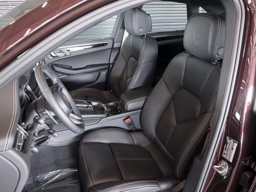 2025 Porsche Macan T