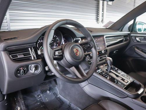 2025 Porsche Macan T