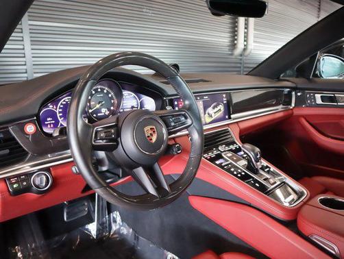 2023 Porsche Panamera 4 Platinum Edition