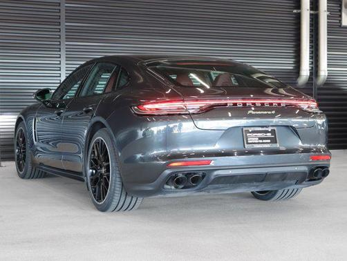 2023 Porsche Panamera 4 Platinum Edition