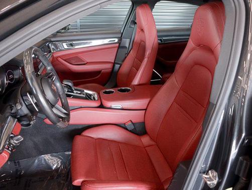 2023 Porsche Panamera 4 Platinum Edition