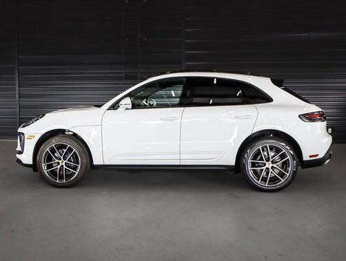 2026 Porsche Macan AWD