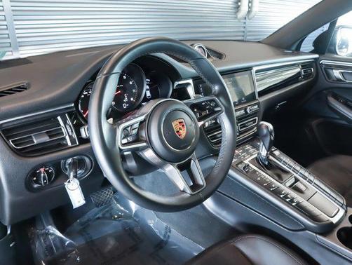 2020 Porsche Macan AWD