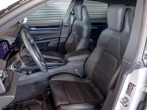 Ice Grey Metallic 2025 Porsche Macan Macan Electric 4