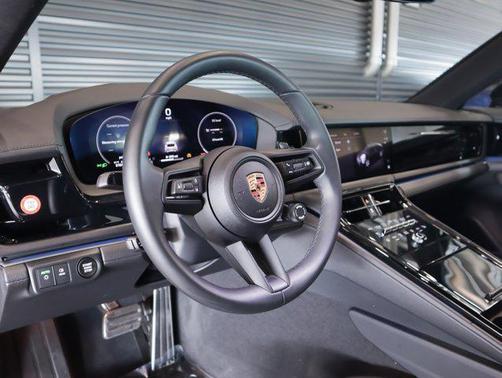2025 Porsche Panamera 4