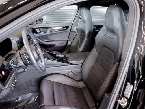 2025 Porsche Panamera 4