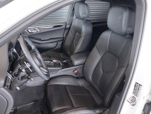 White 2024 Porsche Macan Macan