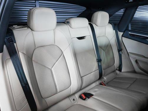 2023 Porsche Macan AWD