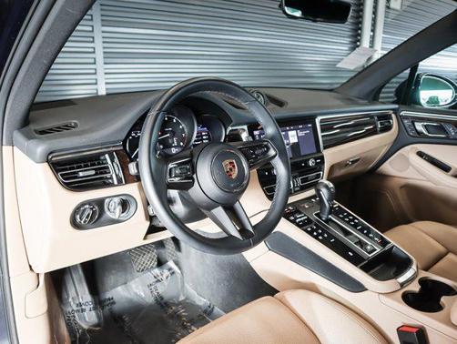 2023 Porsche Macan AWD