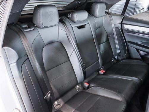 2025 Porsche Macan 4