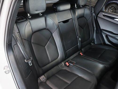 2023 Porsche Macan AWD