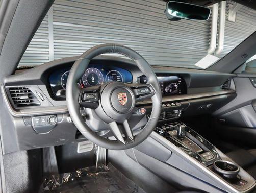 2025 Porsche 911 Carrera