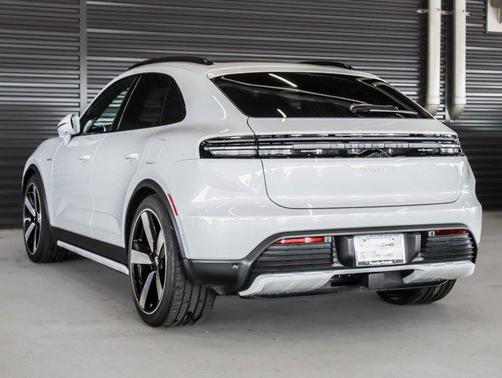 2025 Porsche Macan 4S