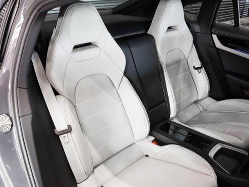 2026 Porsche Panamera 4 dr