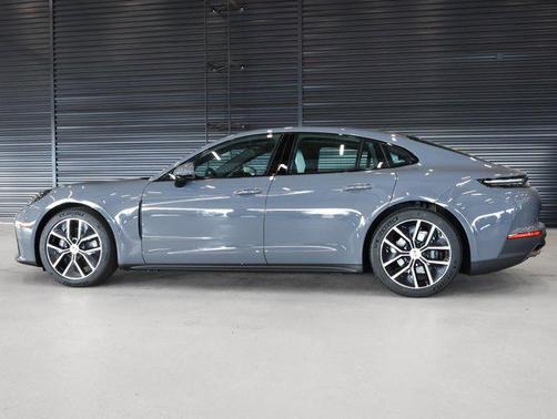 2026 Porsche Panamera 4 dr