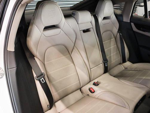 2025 Porsche Panamera RWD