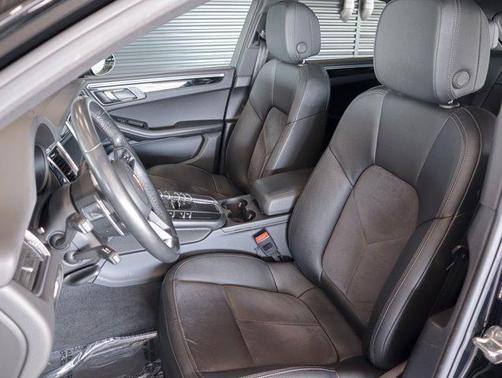 2018 Porsche Macan Base (PDK)