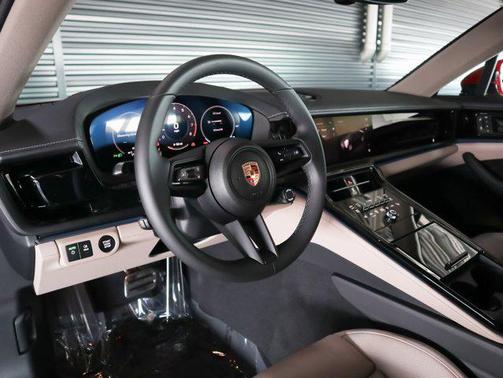 2025 Porsche Panamera 4