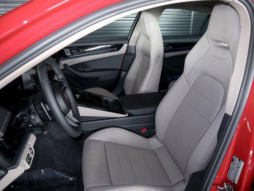 2025 Porsche Panamera 4